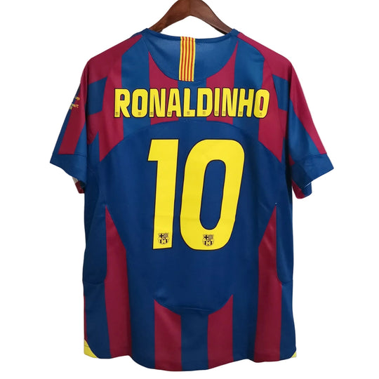 Barcelona Local 2005/06 Retro – Ronaldinho 10