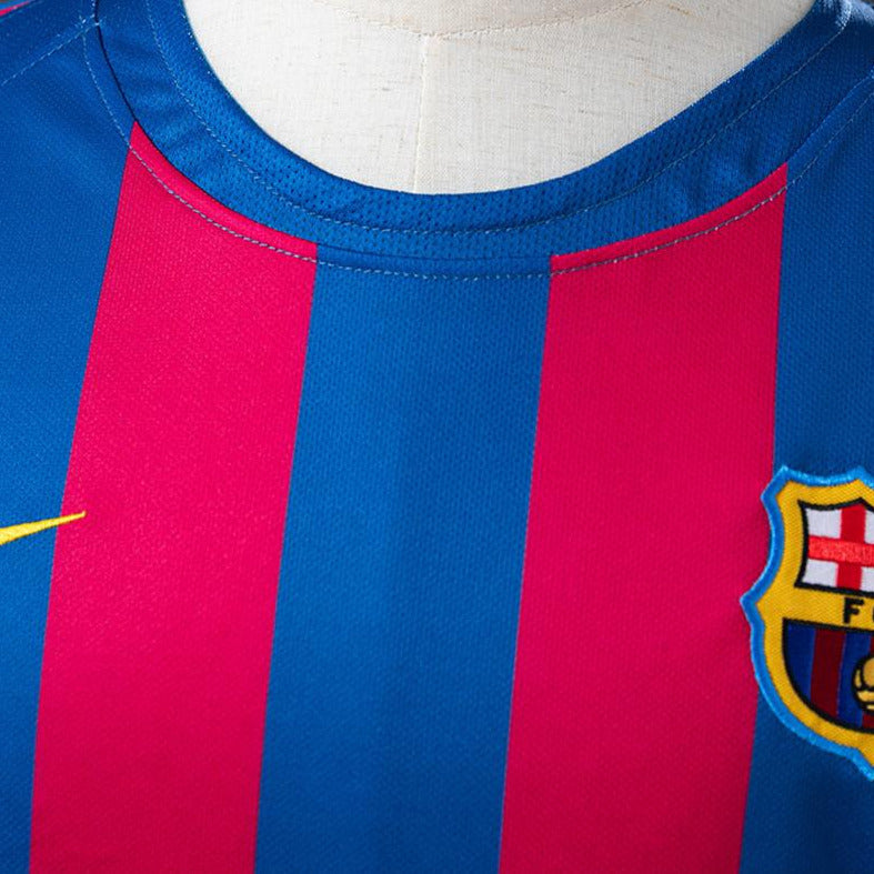 Barcelona Local 2005/06 Retro – Ronaldinho 10